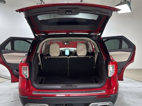 Used 2020 Ford Explorer Platinum w/ Premium Technology Package image 16