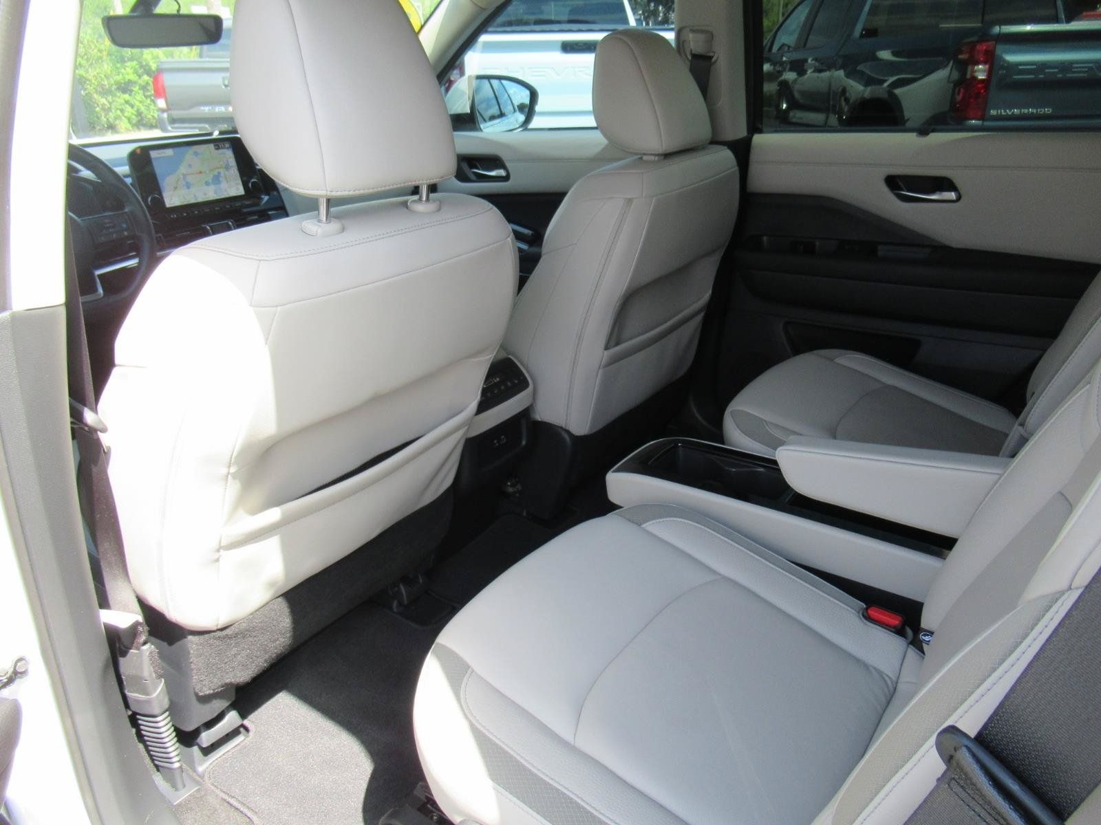 Used 2024 Nissan Pathfinder SL w/ SL Premium Package FWD image 35