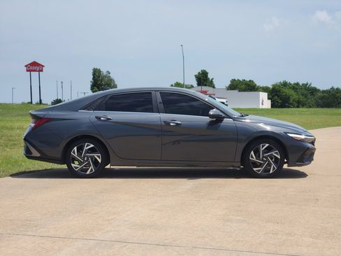 Used 2024 Hyundai Elantra Limited FWD image 7