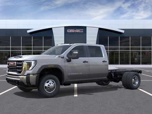 New 2026 GMC Sierra 3500 Pro image 2