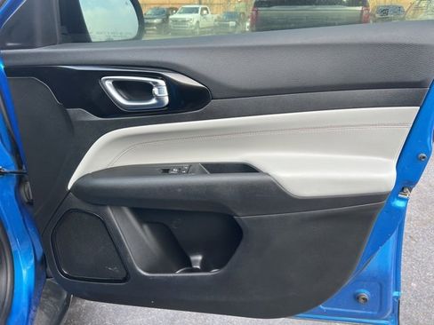 Used 2022 Jeep Compass Limited image 10