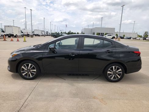 Used 2025 Nissan Versa SV FWD image 8