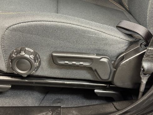 Used 2024 Jeep Gladiator Sport image 11