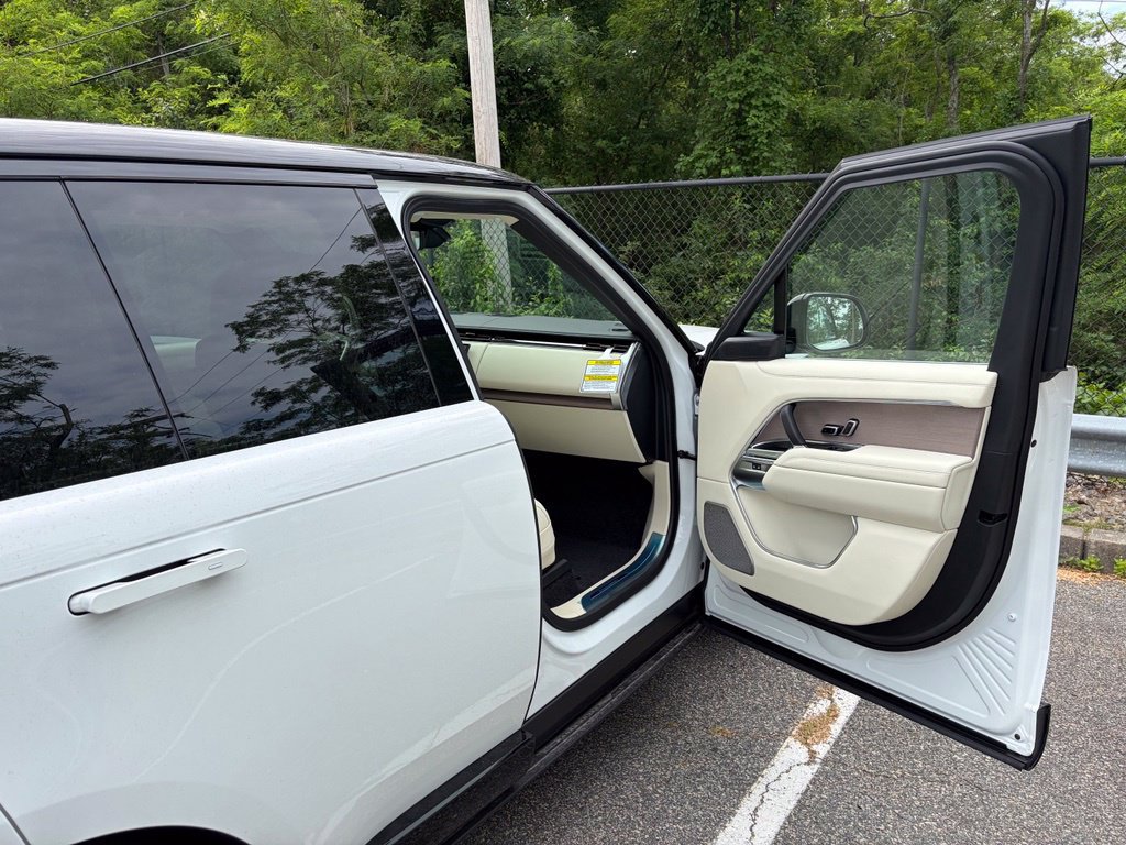 New 2026 Land Rover Range Rover Autobiography AWD/4WD image 14