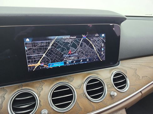 Used 2022 Mercedes-Benz E 350 Sedan image 10
