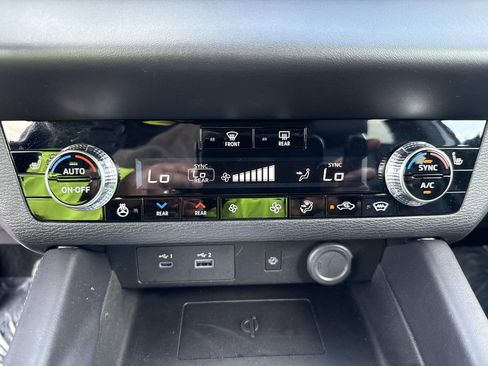 Used 2025 Mitsubishi Outlander SEL image 29