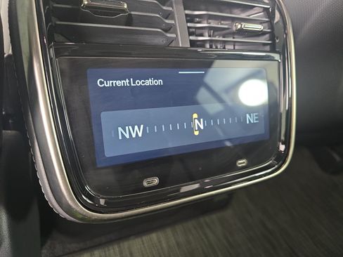 Used 2024 Rivian R1S Adventure AWD/4WD image 30