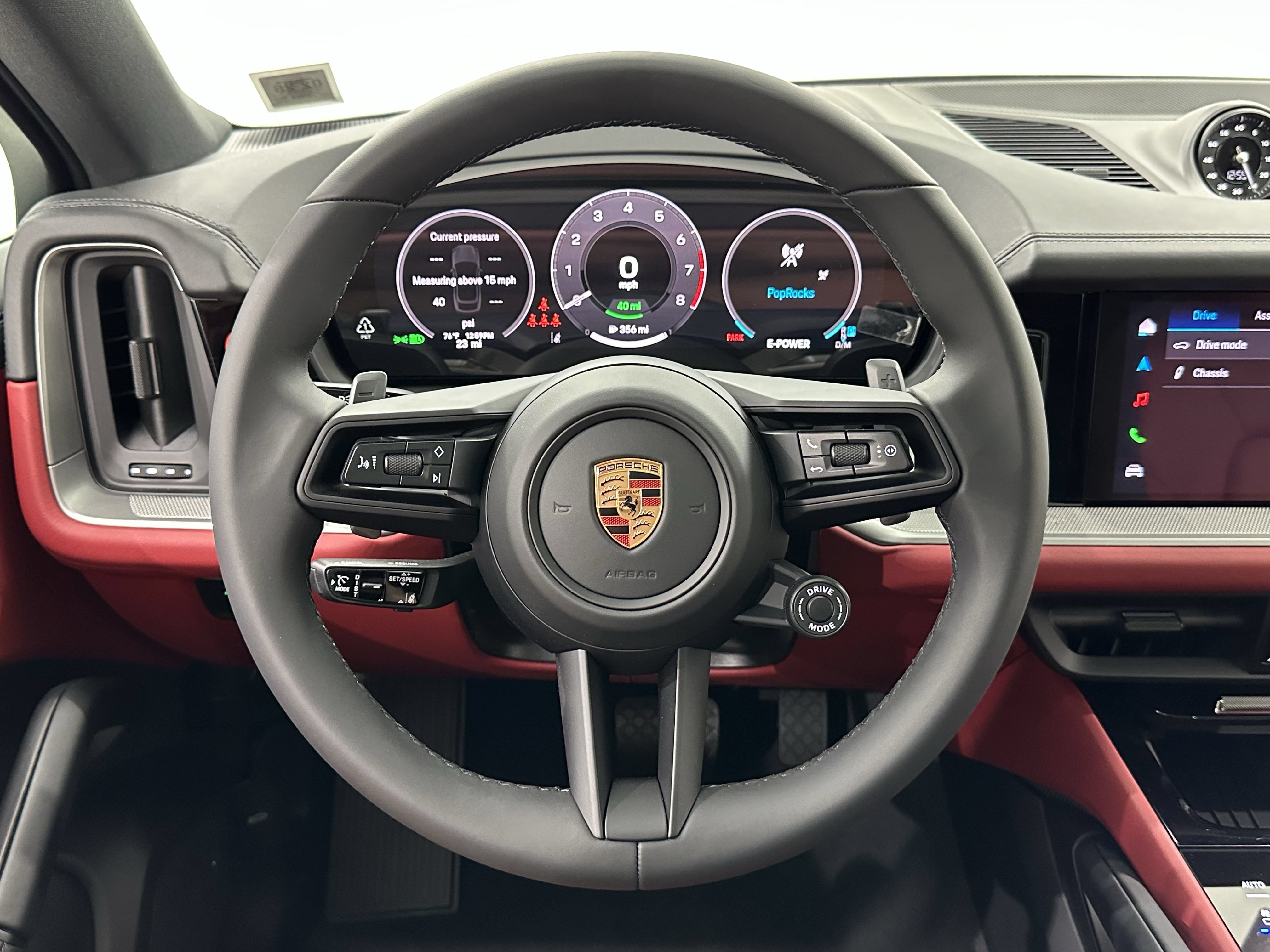 Used 2025 Porsche Cayenne E-Hybrid Coupe AWD/4WD image 45