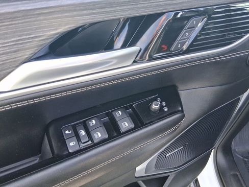 Used 2024 Jeep Wagoneer L Series II w/ Flexible Seating Group image 20