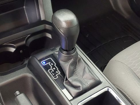 Used 2018 Toyota Tacoma SR image 30