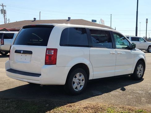 Used 2010 Dodge Grand Caravan SE image 5