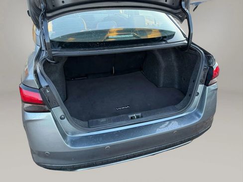 Used 2020 Nissan Versa SV image 9