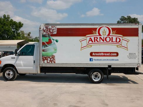 Used 2005 Ford E-350 and Econoline 350 Super Duty image 3