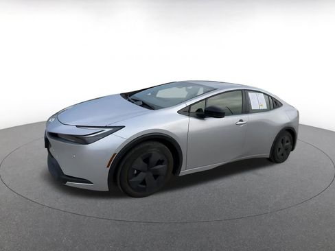 Used 2025 Toyota Prius LE image 9