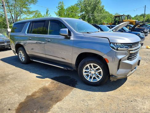 Used 2022 Chevrolet Suburban LT w/ Luxury Package AWD/4WD image 1