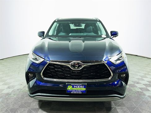 Used 2026 Toyota Highlander Platinum image 3