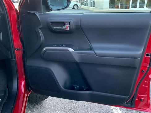 Used 2021 Toyota Tacoma TRD Off-Road image 21