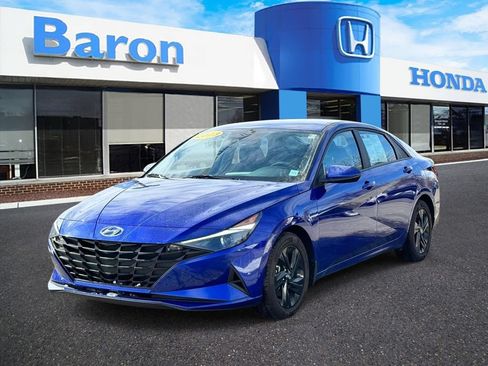 Used 2023 Hyundai Elantra Blue FWD image 2