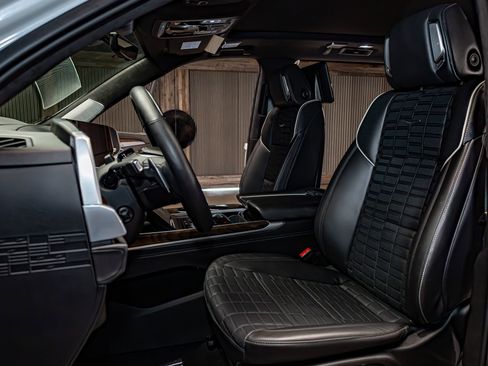 Used 2025 Cadillac Escalade Sport Platinum image 23