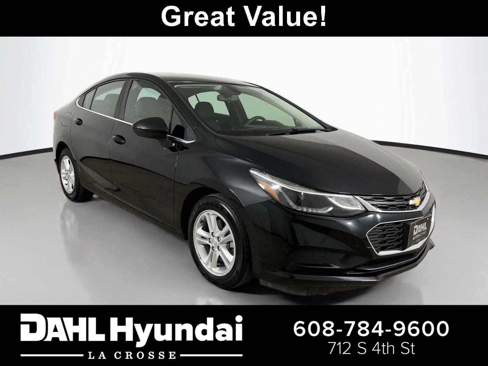 Used 2017 Chevrolet Cruze LT FWD image 1