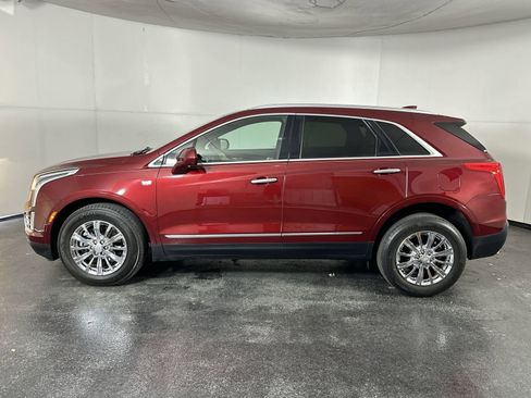 Used 2017 Cadillac XT5 Luxury w/ Driver Awareness Package FWD image 5
