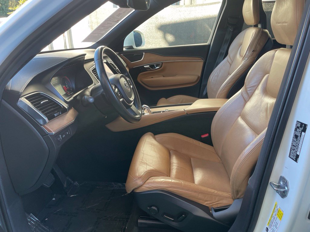 Used 2017 Volvo XC90 T8 Inscription w/ Vision Package AWD/4WD image 32