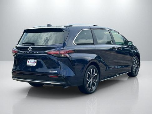 Used 2025 Toyota Sienna Platinum FWD image 5