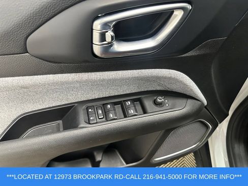 Used 2023 Jeep Compass Latitude AWD/4WD image 8