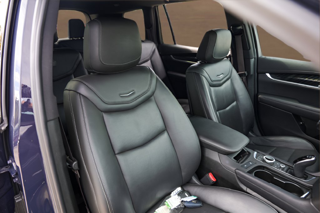 Certified 2025 Cadillac XT6 Premium Luxury FWD image 35