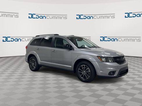 Used 2019 Dodge Journey SE w/ Premium Group FWD image 2