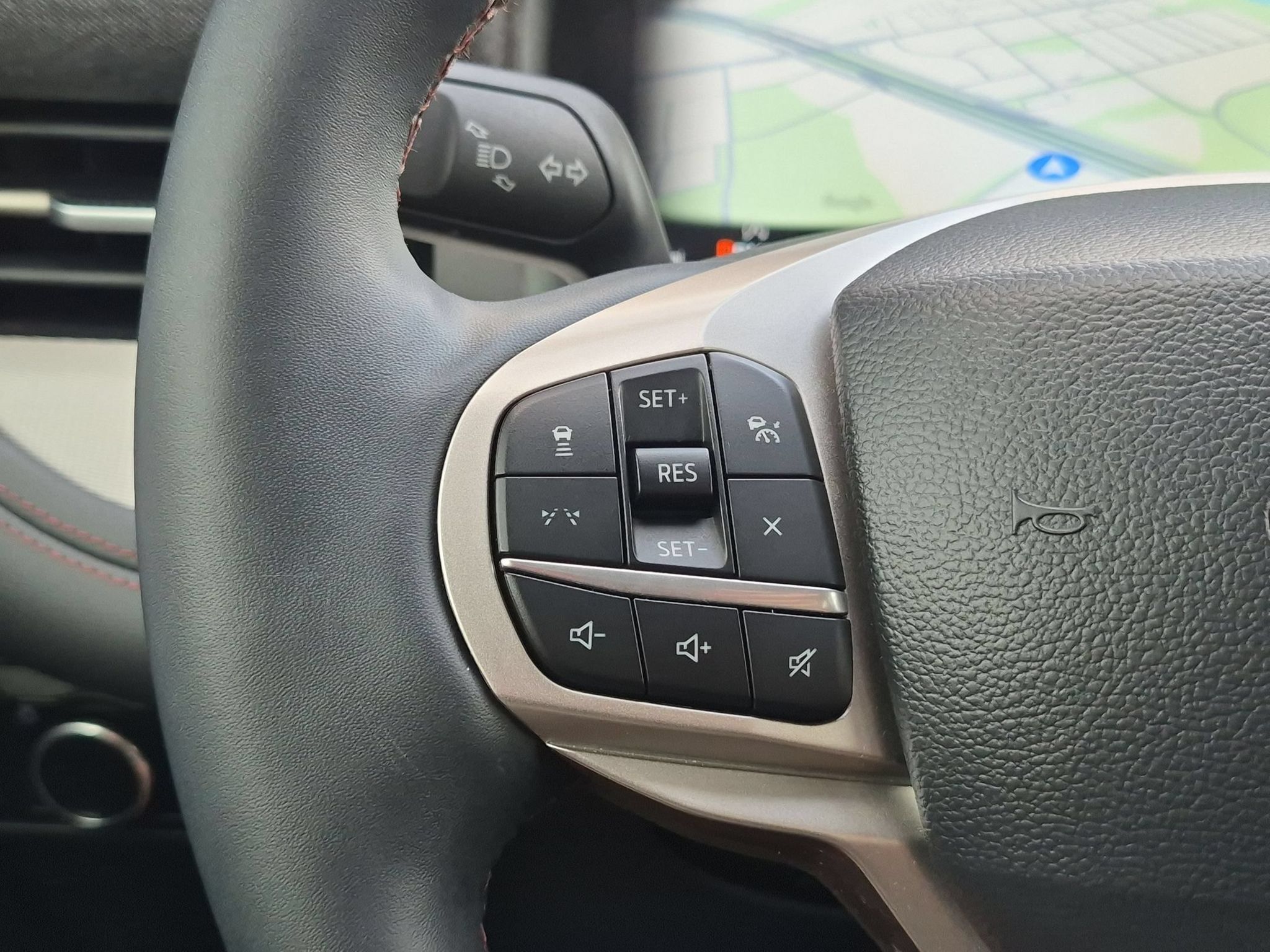 Used 2025 Ford Explorer Active RWD image 23