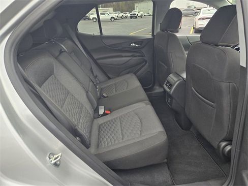 Used 2021 Chevrolet Equinox LT w/ Driver Convenience Package image 16