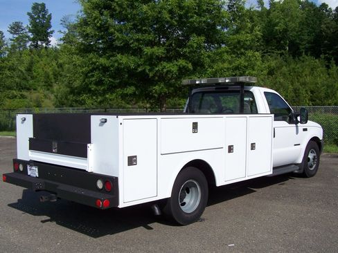 Used 2003 Ford F350 2WD Regular Cab DRW Super Duty image 2