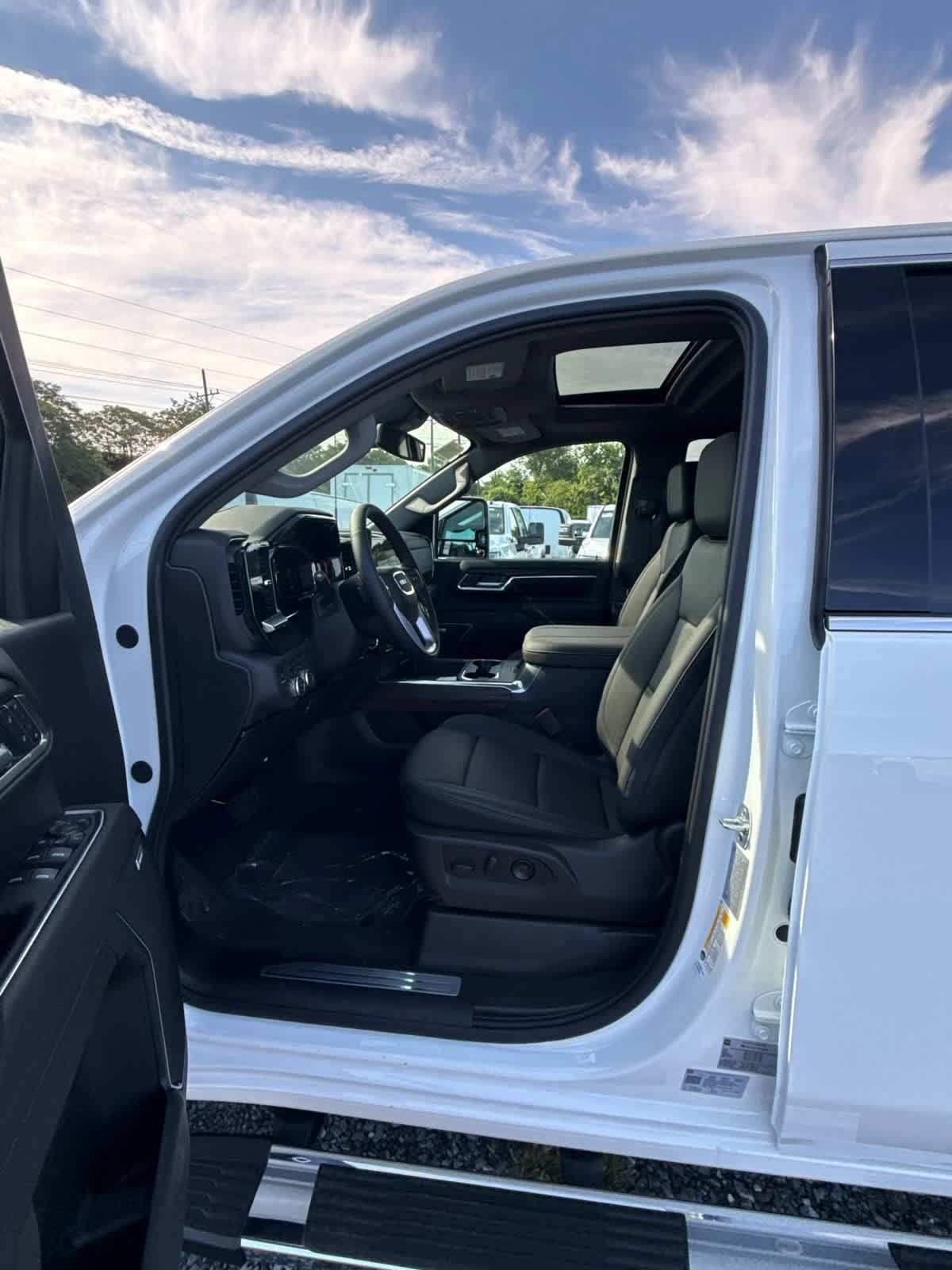 New 2026 GMC Sierra 3500 SLT w/ SLT Premium Package AWD/4WD image 34