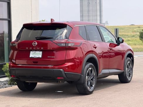 Used 2024 Nissan Rogue SV AWD/4WD image 5