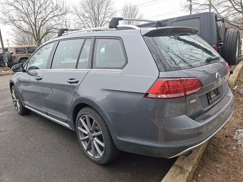 Used 2019 Volkswagen Golf Alltrack S image 3