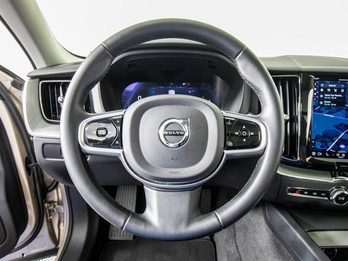 Used 2025 Volvo XC60 B5 Plus image 19