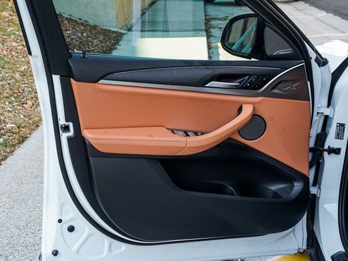 Used 2023 BMW X4 xDrive30i w/ Premium Package image 9