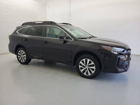 Used 2024 Subaru Outback Premium AWD/4WD image 4
