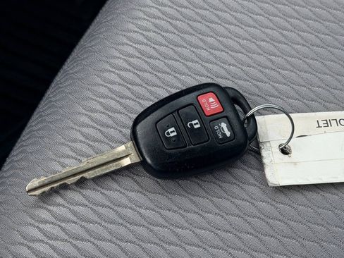 Used 2015 Toyota Corolla LE FWD image 46