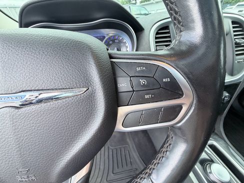 Used 2020 Chrysler 300 Limited RWD image 15