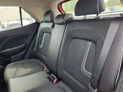 Certified 2022 Hyundai Venue Limited image 25