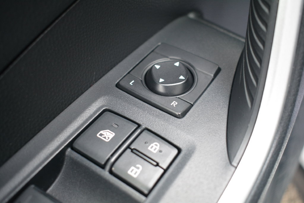 Used 2025 Toyota RAV4 LE AWD/4WD image 8