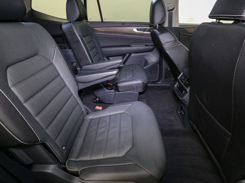 Used 2025 Volkswagen Atlas SEL AWD/4WD image 24