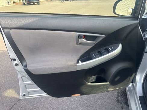 Used 2015 Toyota Prius Plug-In Hybrid image 19