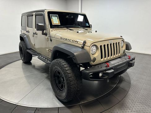 Used 2018 Jeep Wrangler Unlimited Rubicon w/ Connectivity Group image 2