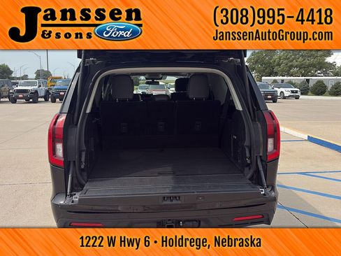 Used 2025 Ford Expedition Max Active AWD/4WD image 11