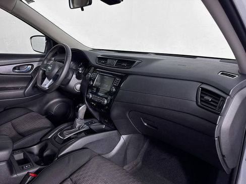 Used 2020 Nissan Rogue SV w/ Premium Package image 27