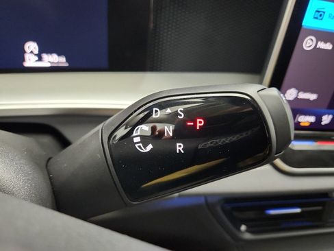 New 2026 Volkswagen Tiguan SE FWD image 16