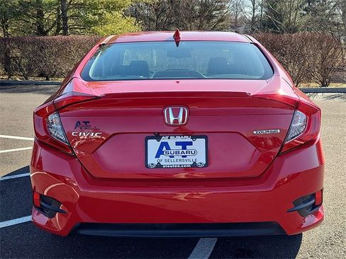 Used 2018 Honda Civic Touring image 5